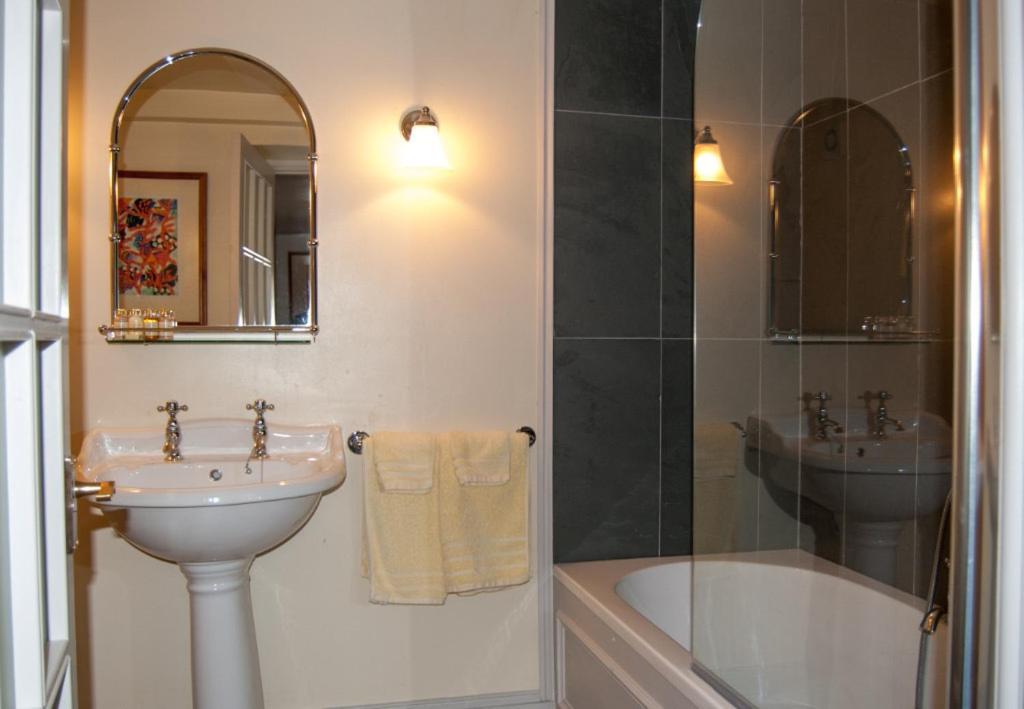 Number 5 Bed and Breakfast Shaftesbury Habitación foto